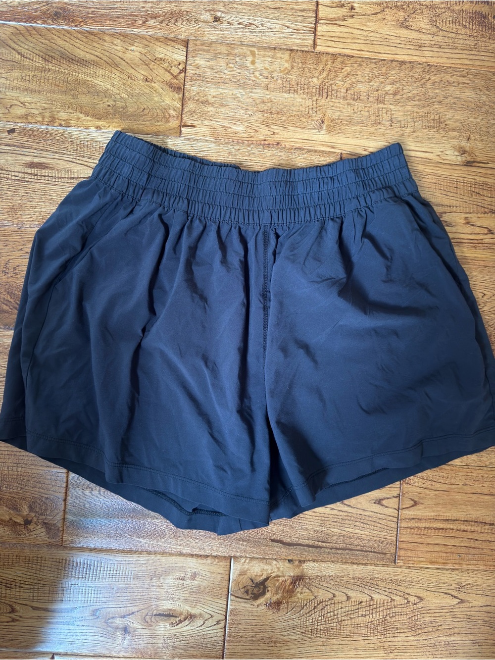 Vuori Villa Women's Black Elastic-Waist Active Shorts